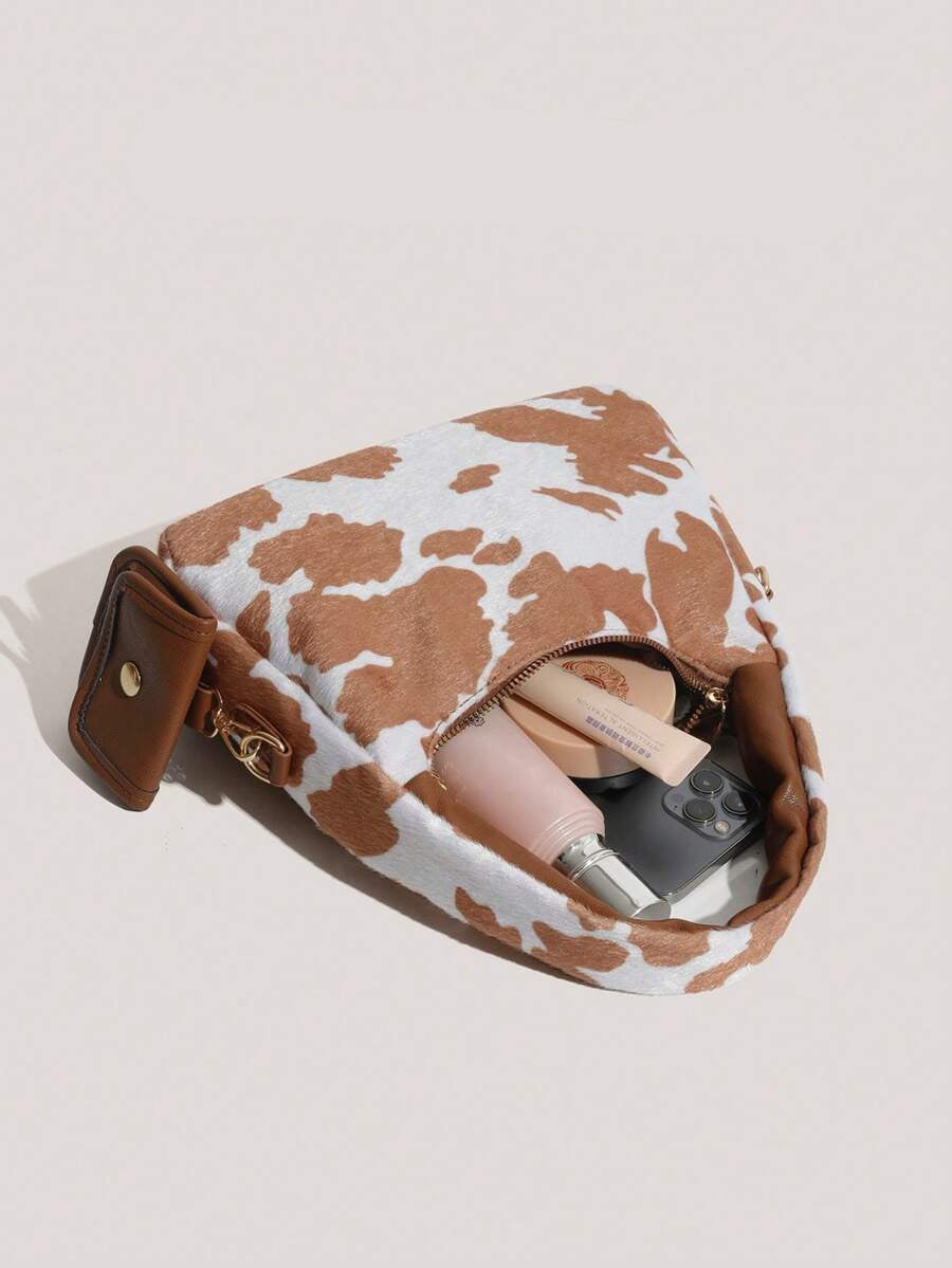 sac a main style tache marron et blanc style animale avec petite sacoche  avec affaire dans le sac